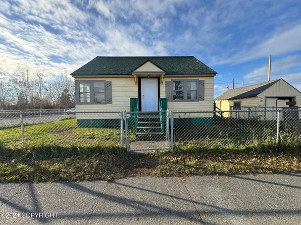 542 Fairbanks St, Anchorage, AK 99501