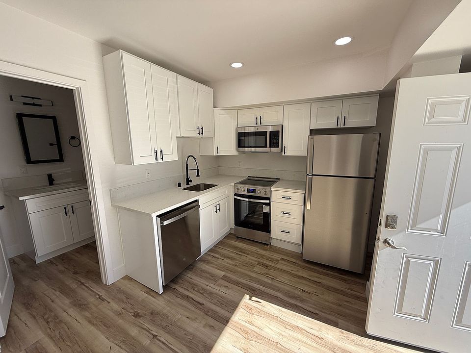2nd image of 2122 Mission Ave #25