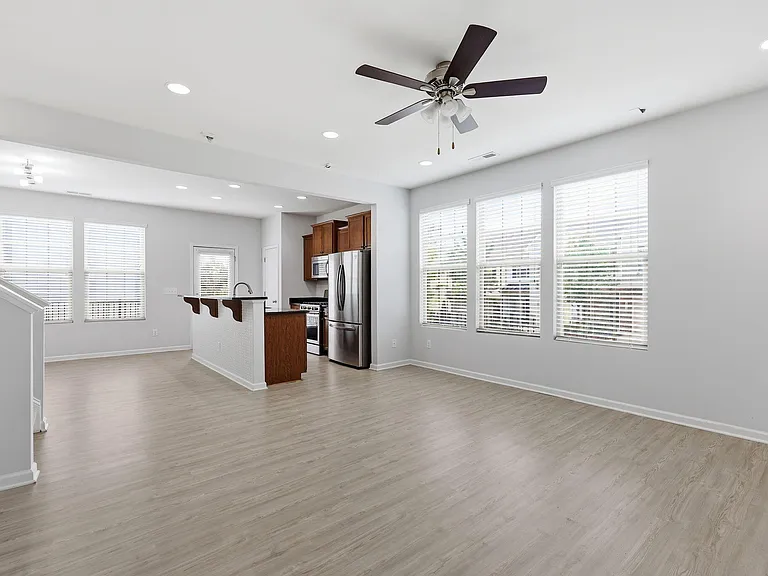 221 Irving Way — Photo 6