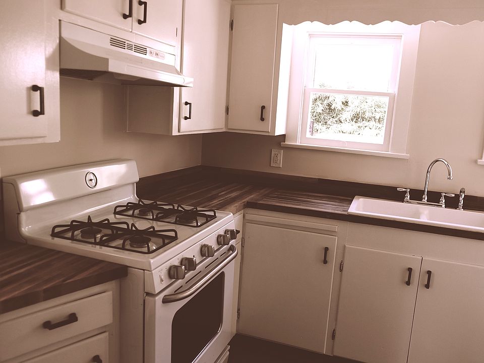 2nd image of 2933 Marsh St