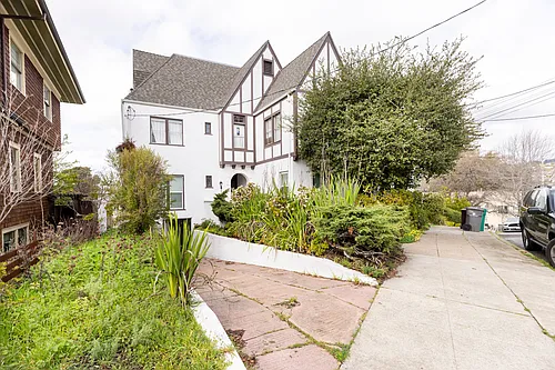 1021 Warfield Ave #5 Photo 1