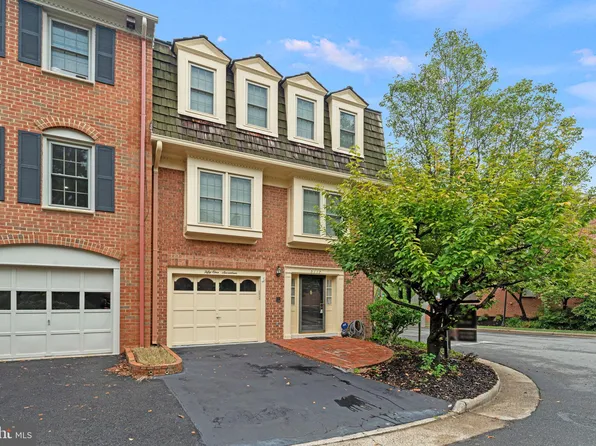 5117 Heritage Ln, Alexandria, VA 22311