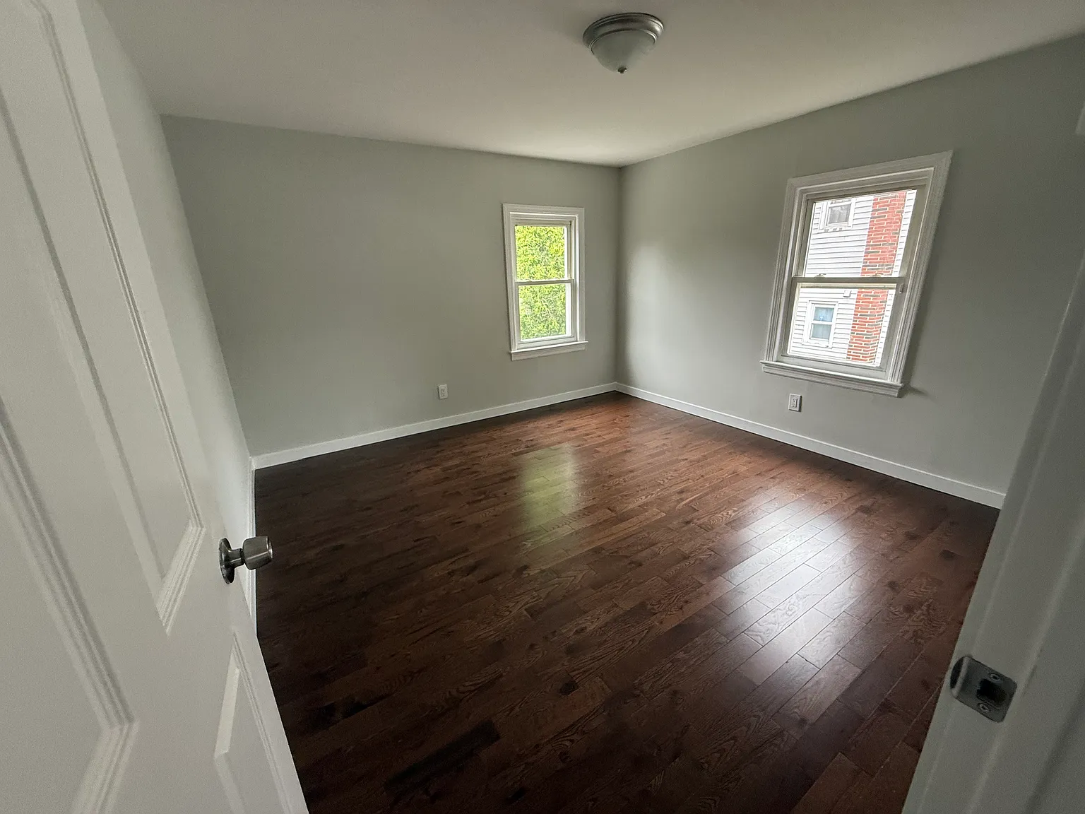 3 bed, 1000 sqft, $3,000 — Photo 3