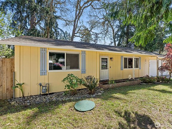 3rd image of 728 Oakcrest Court SE