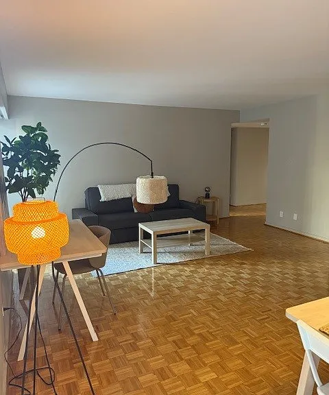 235 Somerset St W — Photo 3
