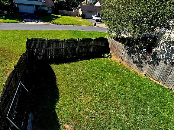 4th image of 18900 Glendower Rd