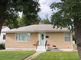 421 10th St NE, Jamestown, ND 58401