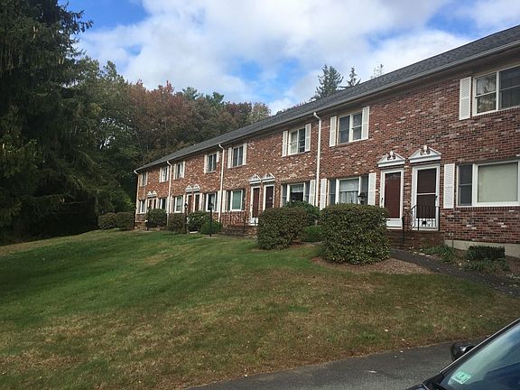 3rd image of 320 Bedford St