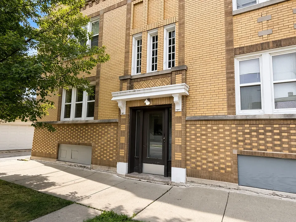 3018 N Karlov Ave #2