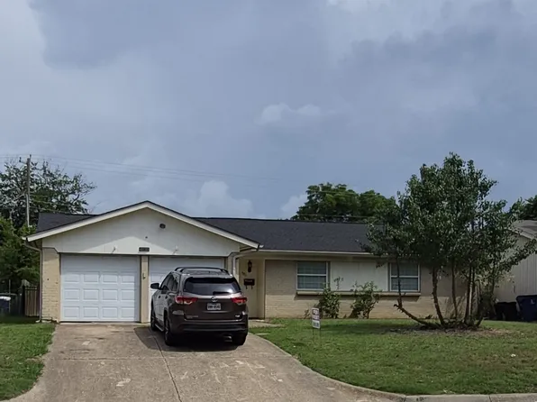 521 Irene St, Burleson, TX 76028