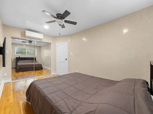 2924 Gerritsen Avenue image 17 of 25