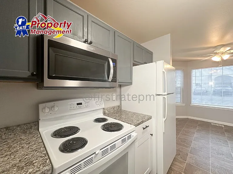 10154 W Garverdale Ln #201 — Photo 9