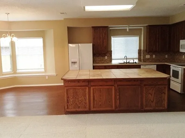 1360 Calvert Dr — Photo 3