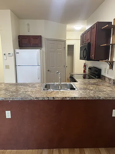 191 College St #401 Photo 1