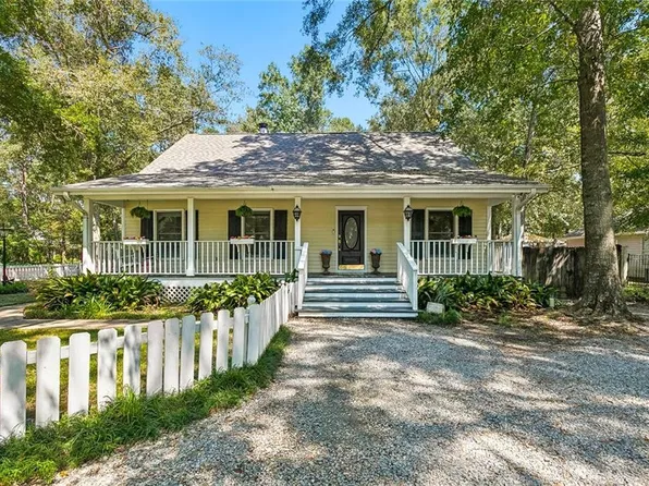811 Montmartre St, Mandeville, LA 70448