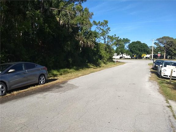 3rd image of 2746 1st Ln