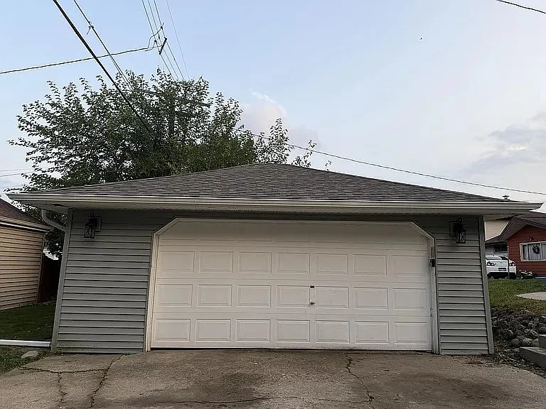 Charming 3 Bed 1 Bath Single Family Home in Milwaukee - $2500 - Available 10/01 — Photo 3