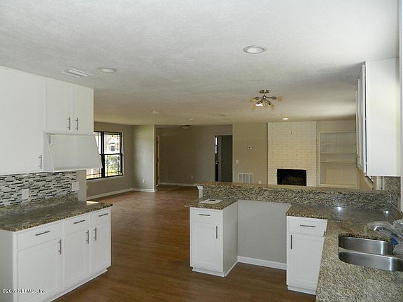 5th image of 8166 Veracruz Dr