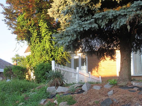 2nd image of 1916 Evarts St