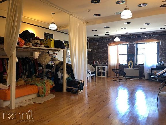 5th image of 960 Hancock St APT 3R