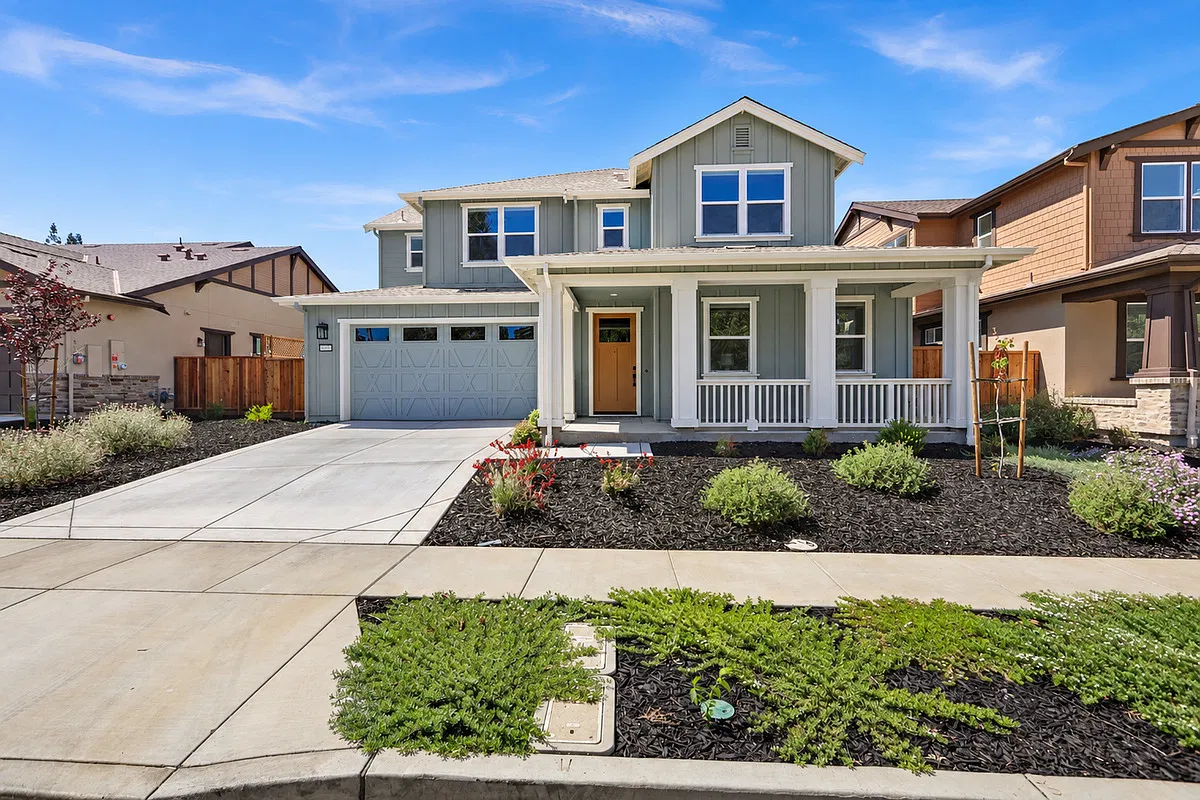 4 bed, $7,000 — Photo 1