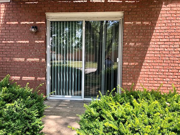 2nd image of 666 Katherine Ave APT B