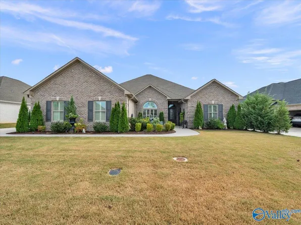 26364 Woodfield Dr, Athens, AL 35613