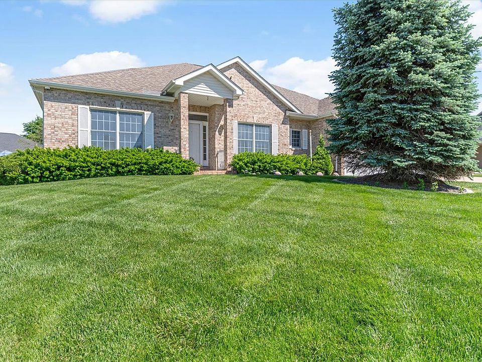 1st image of 114 Heatherstone Dr #1