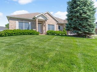 114 Heatherstone Dr #1, Chatham, IL 62629