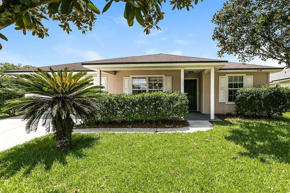 3 bed, 2.0 bath, 1351 sqft, $2,130 — Photo 1