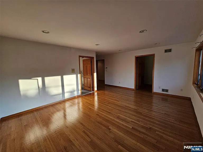 120 Johnson Ave — Photo 7