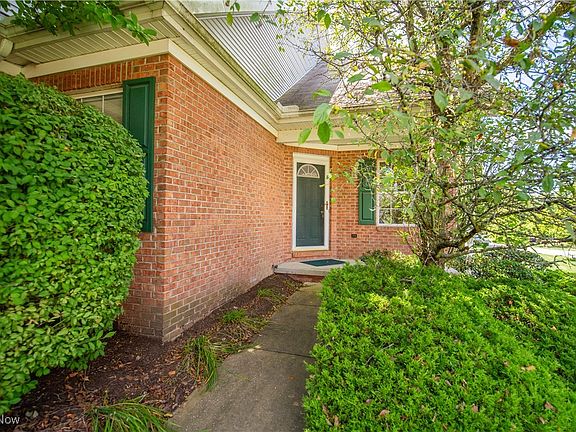 3rd image of 566 Daleview Dr #34