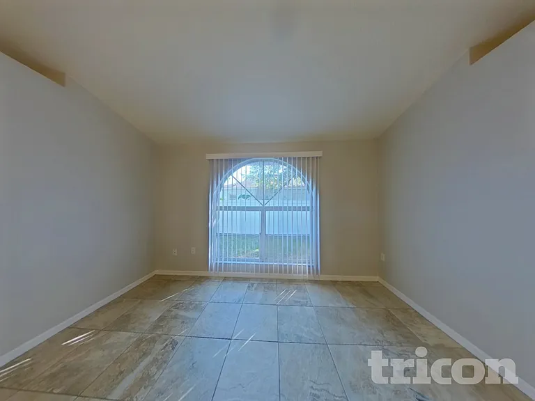 400 Cocoa Ct — Photo 2