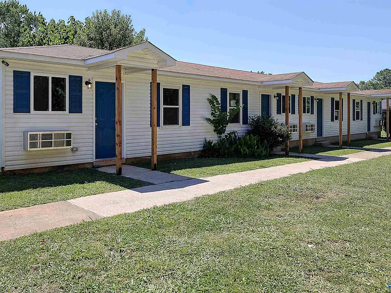 2903 Elmore Rd SW — Photo 4