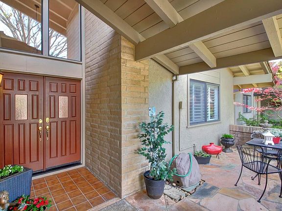3rd image of 2816 Calle Vista Way