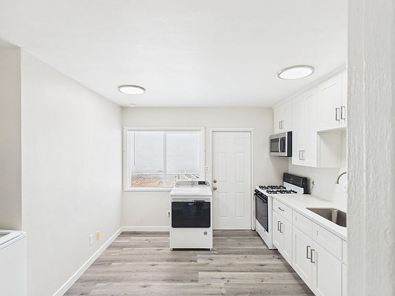 3rd image of 4839-4841 Iroquois Ave