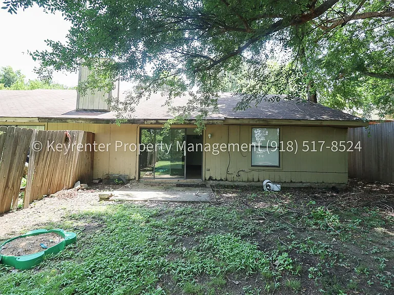 1359 E 60th St Duplex — Photo 29