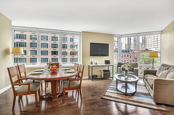 Sold by Triplemint | media 1