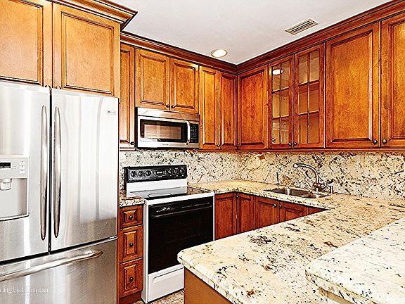 5th image of 4770 Bayview Dr APT 308