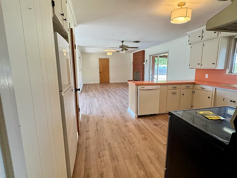 910 S Harrison St — Photo 22