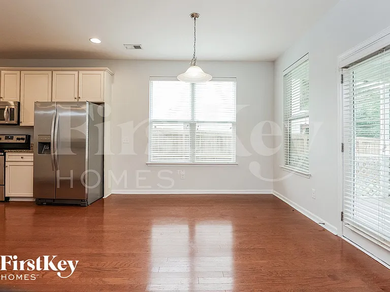 229 Oglethorpe Cir — Photo 6