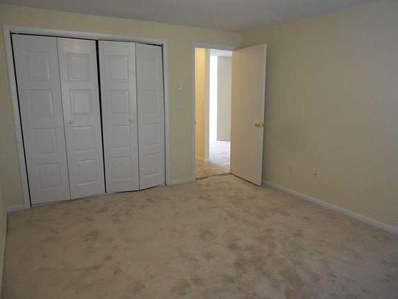 Bedroom w/closet
