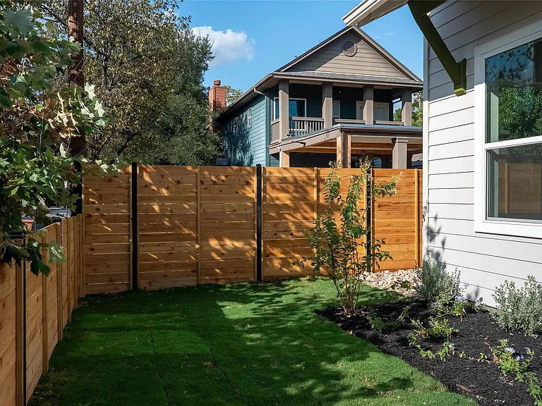 2705 Wilson St — Photo 3