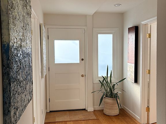 2nd image of 800 Delaware St