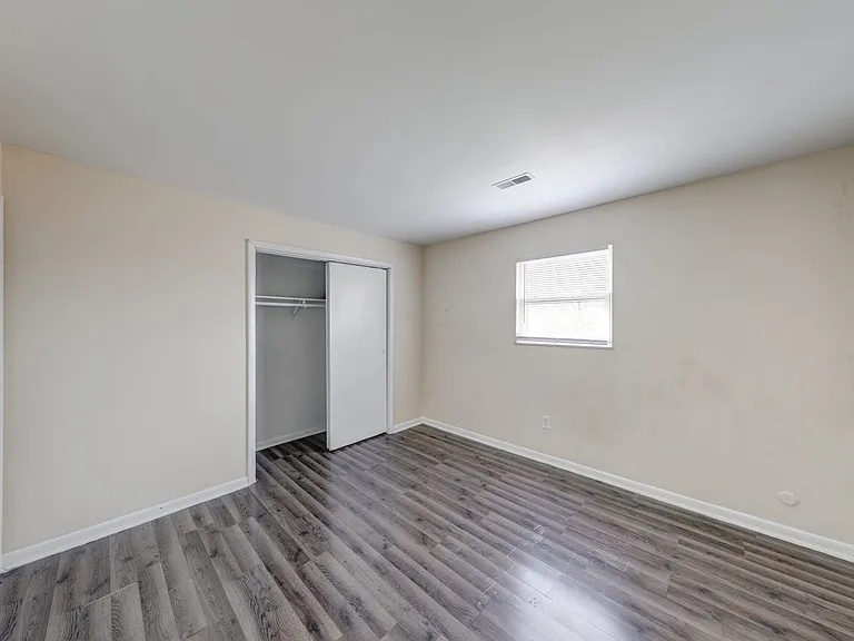 Lawrence Glen Apartments — Photo 54