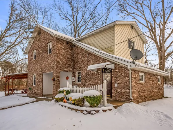 220 Hoover Rd, New Castle, PA 16101