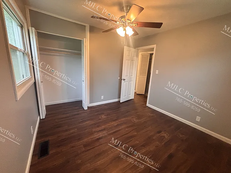 3201 S Elm St — Photo 8