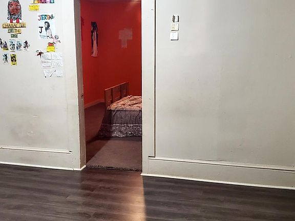 4th image of 215 W Montrose St