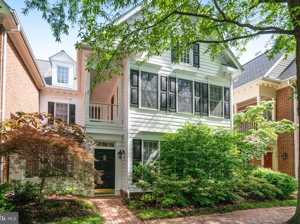 1109 Roundhouse Ln, Alexandria, VA 22314