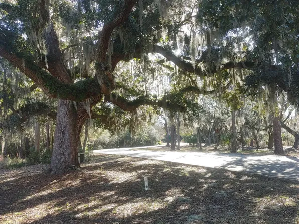 12 Governor Blake Dr, Beaufort, SC 29907